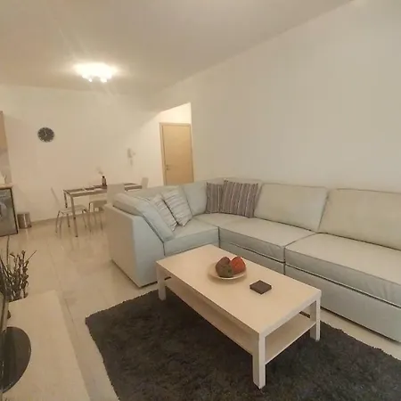 Emerald Heights Apartment *