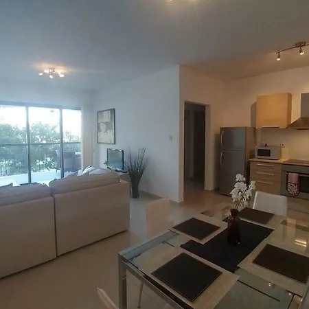 Emerald Heights Apartman
