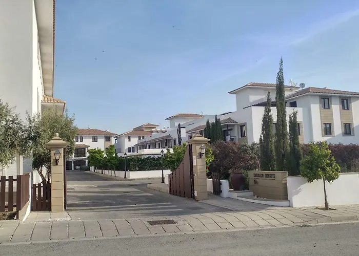 Emerald Heights アパート Tersephanou